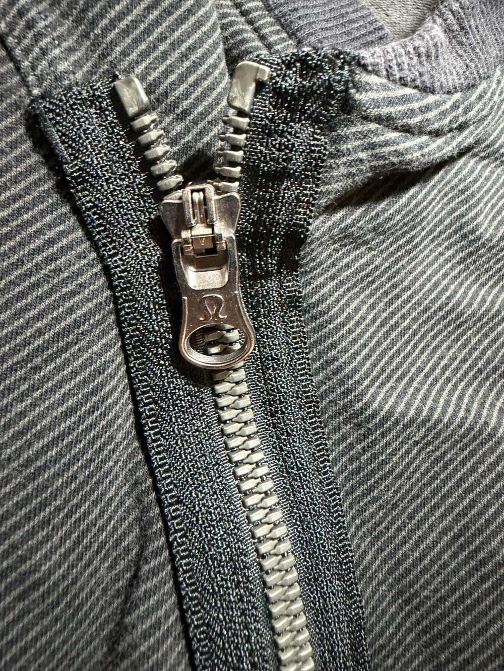 Lululemon Gray Black Mula Bundle Wrap Zip Jacket Womens Size 8 - Picture 2 of 4